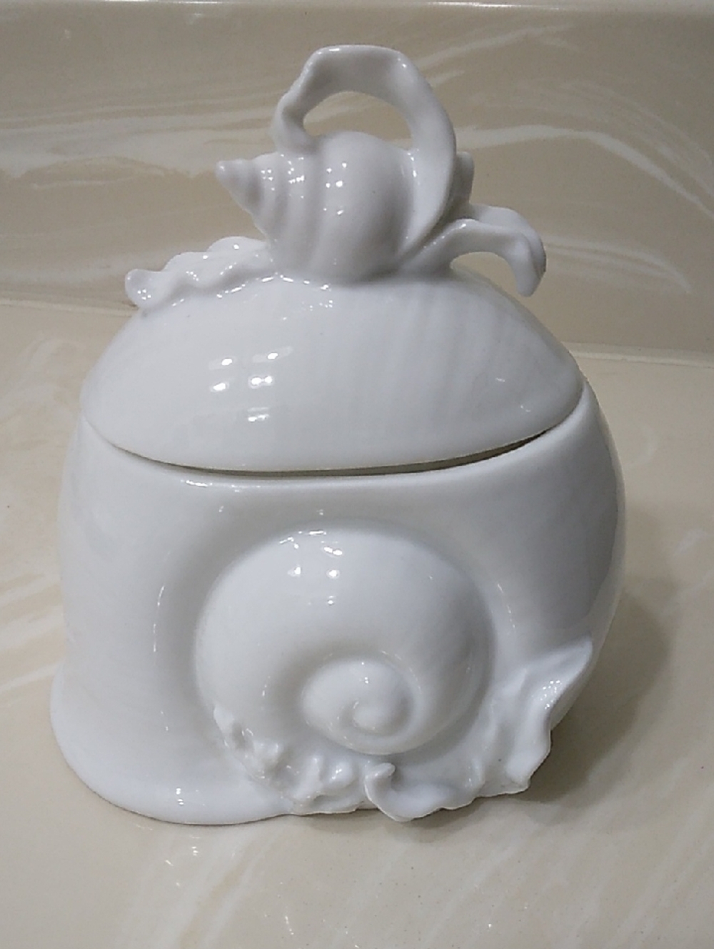 Home Essenial Nautical Collection White Ceramic Seashell Sugar Bowl with Lid